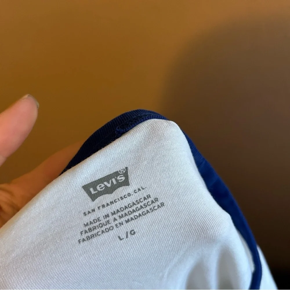 Classic 80’s Levi’s T-shirt. No stains, not stretched at all. - Picture 2 of 3